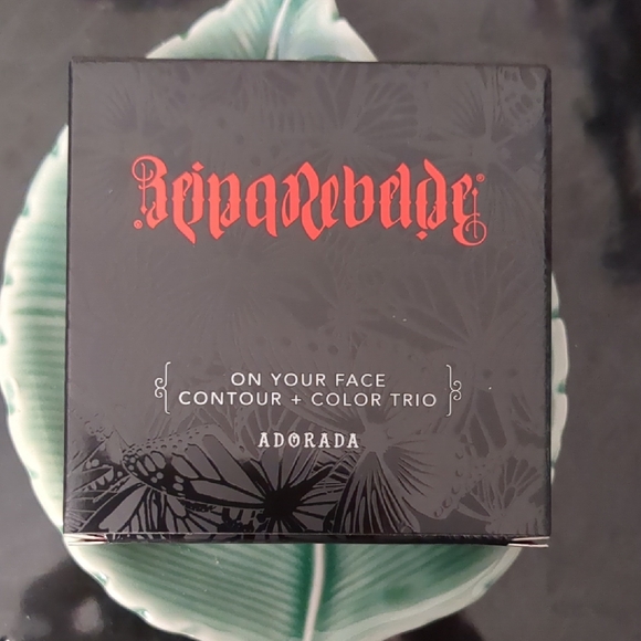 Contour & Color Trio - Picture 1 of 4